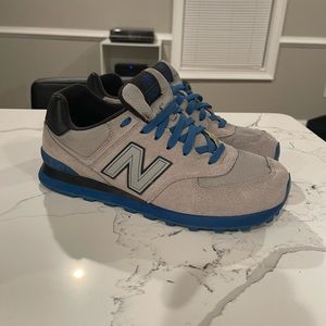New Balance 574 in a hard to find color way. Men’s size 11 wide.